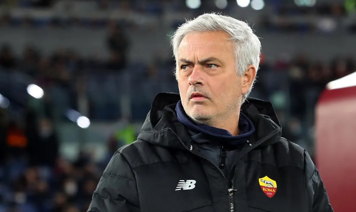 Mourinho non parla e lascia lo stadio: i motivi e la posizione della Roma