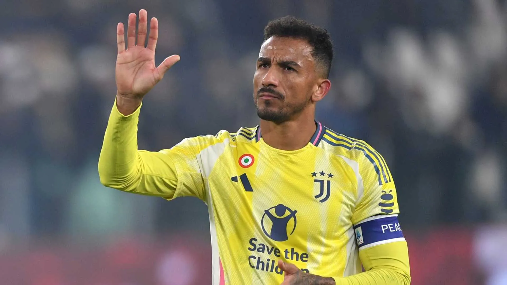 Juve, Danilo: la lettera d’addio ai tifosi e quel sassolino alla società