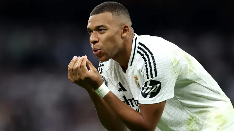 Real Madrid, disastro Mbappé: il dato nel Clasico che preoccupa i tifosi. E c'è un caso Bellingham...