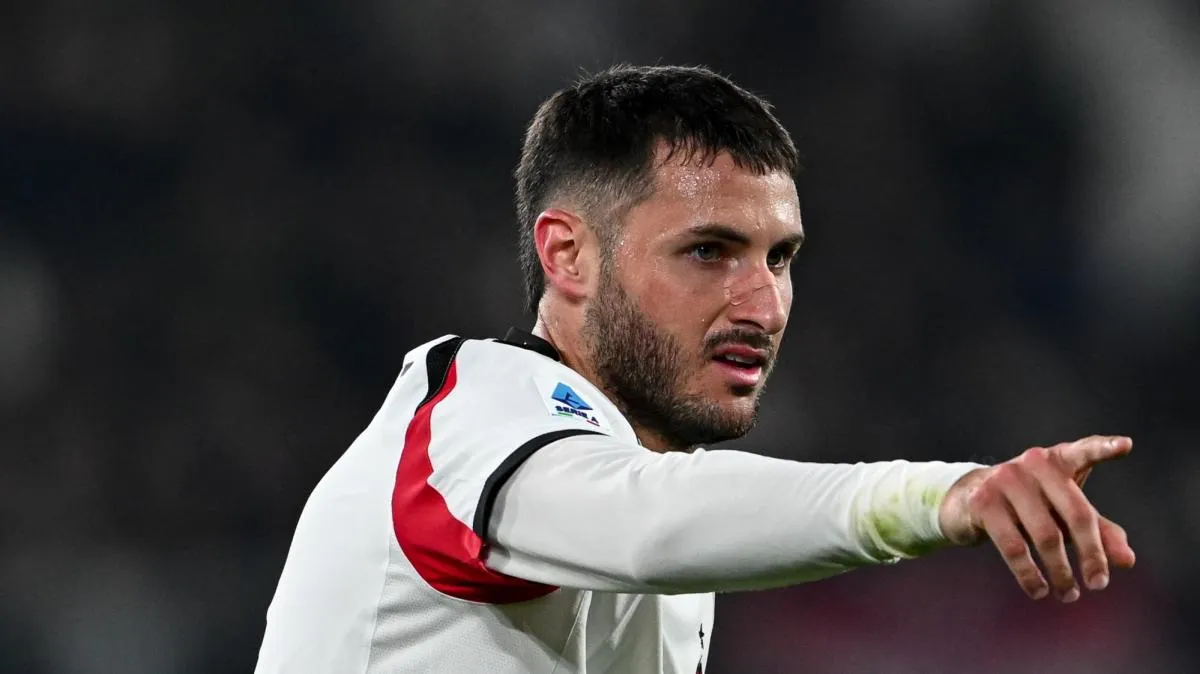 Milan, il padre di Gimenez: “Problema alla caviglia che non sappiamo, ogni tanto compare”