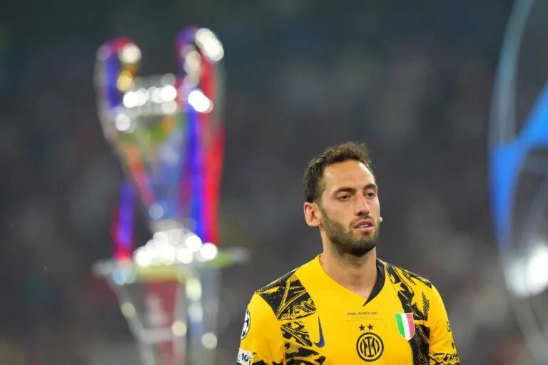 Calciomercato Inter, Calhanoglu sogno Galatasaray: “E’ la luce dei nostri occhi”