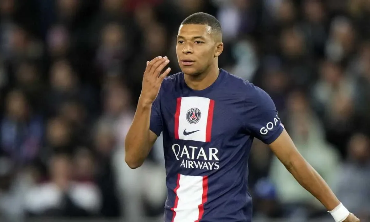 Dalla Francia, che attacco a Mbappé: “Imbarazzante, vuole fare anche il direttore sportivo e parlare di…”