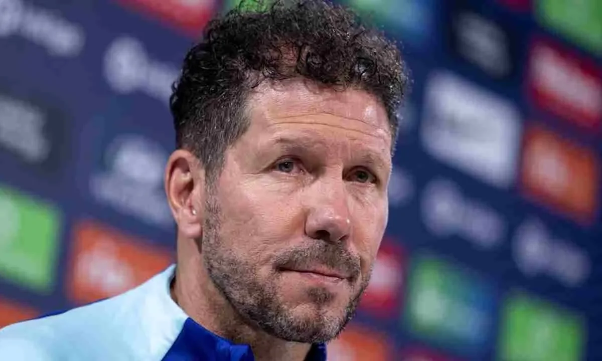 Simeone: “Il migliore è Ancelotti, ma Guardiola fa la cosa più difficile. Su Mou…”