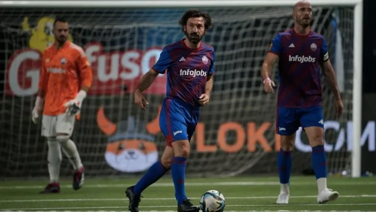 Kings League, Pirlo: traversa incredibile, il telecronista impazzisce - VIDEO