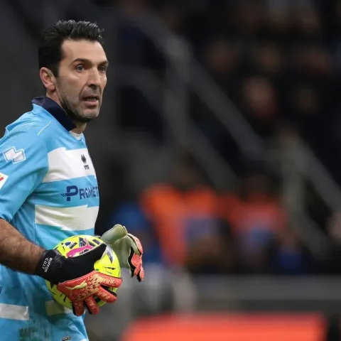  Le mani  su Buffon, il futuro potrebbe tingersi nuovamente d’azzurro: la suggestione