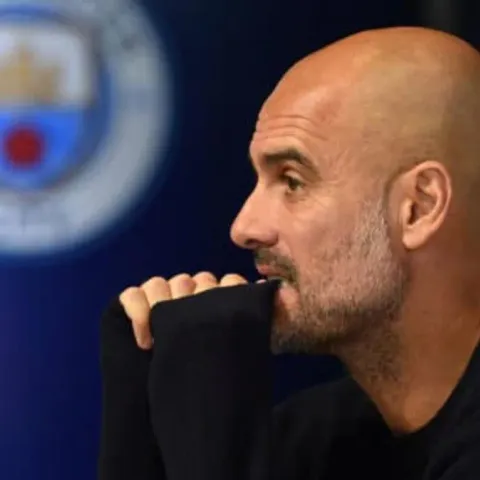 Guardiola si mette di traverso e blocca un suo calciatore: “Lui non può andare via”