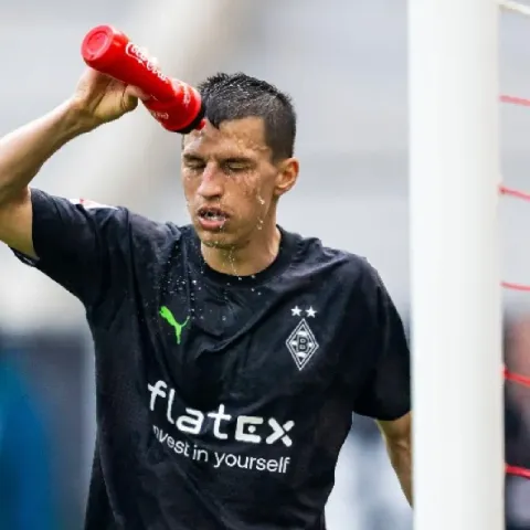 Borussia Monchengladbach, Lainer ha un tumore, il club commosso: “Manterremo la promessa"