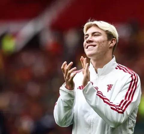 Hojlund-Manchester United, ennesimo problema: i tifosi non possono acquistare la maglia...