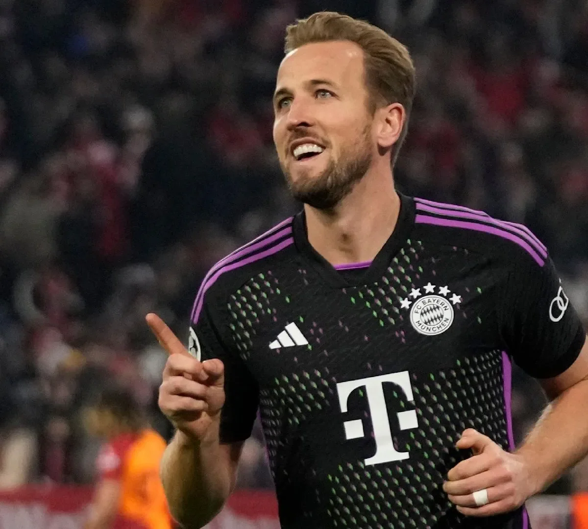 Bayern Monaco, i tifosi protestano contro la società: colpa della maglia - FOTO