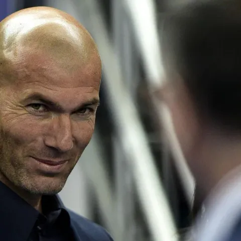 Dugarry sicuro su Zidane: “C’è un club perfetto per lui, andrà lì la prossima stagione”