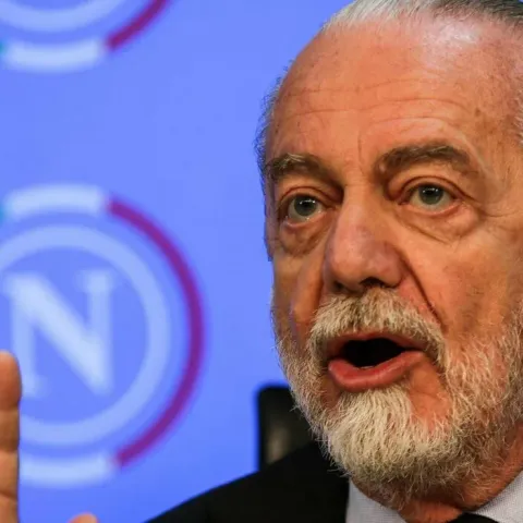 De Laurentiis contro tutti, anche Sky nel mirino: “Con voi non può parlare, con voi no” – [IL VIDEO]