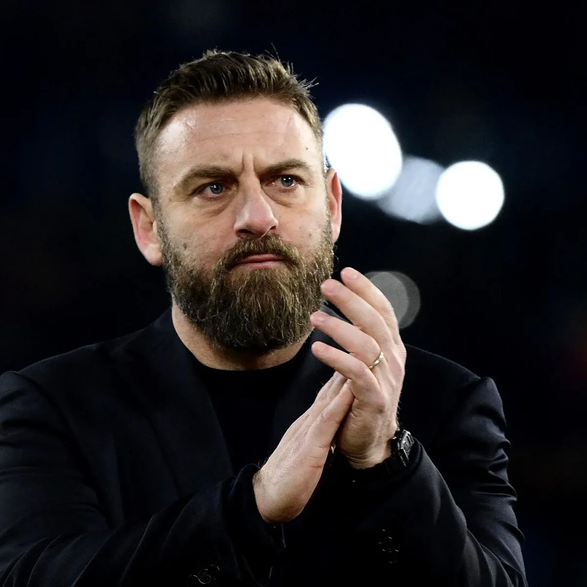 De Rossi: “Tanti segnali che fanno ben sperare per il futuro. Bayer? Hanno un allenatore che…”