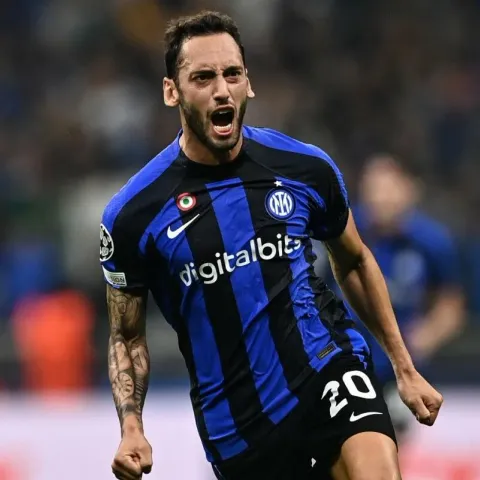 Inter, Rummenigge avverte: 'Calhanoglu al Bayern? Speculazioni. Piuttosto seguo...'