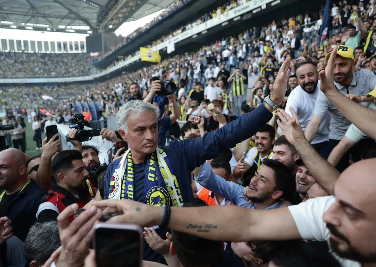 Mourinho subisce la rimonta e attacca: “Anche i miei fingeranno un infortunio..."