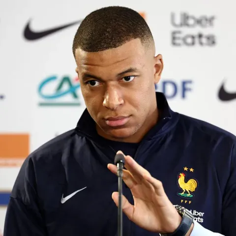 Dugarry azzera Mbappé: “Catastrofico e disconnesso, pensa di gestire tutto ma…”