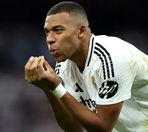 Real Madrid, disastro Mbappé: il dato nel Clasico che preoccupa i tifosi. E c'è un caso Bellingham...