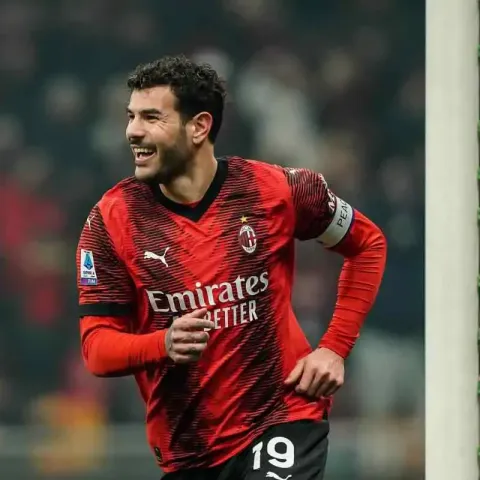 Milan, problemi per il rinnovo di Theo Hernandez: una Big in vantaggio, ma c'è una clamorosa indiscrezione!