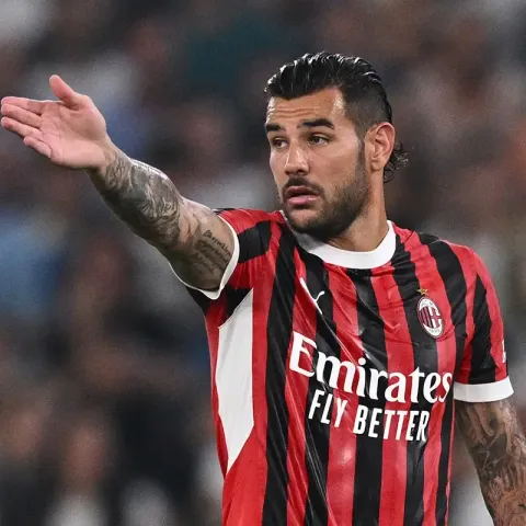 Liverpool, accelerata sul mercato: l’intreccio con Theo