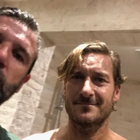 Lazio – Roma, Candela infiamma il derby e Totti lo stuzzica: “Mettiti gli scarpini”