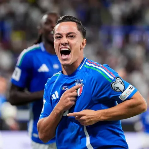 Mercato Roma: Raspadori più Zirkzee, perché Massara punta alla doppia operazione
