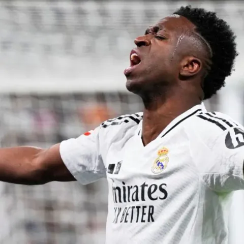 Real Madrid, dall’Arabia tornano alla carica per Vinicius: “I vertici faranno di tutto…”