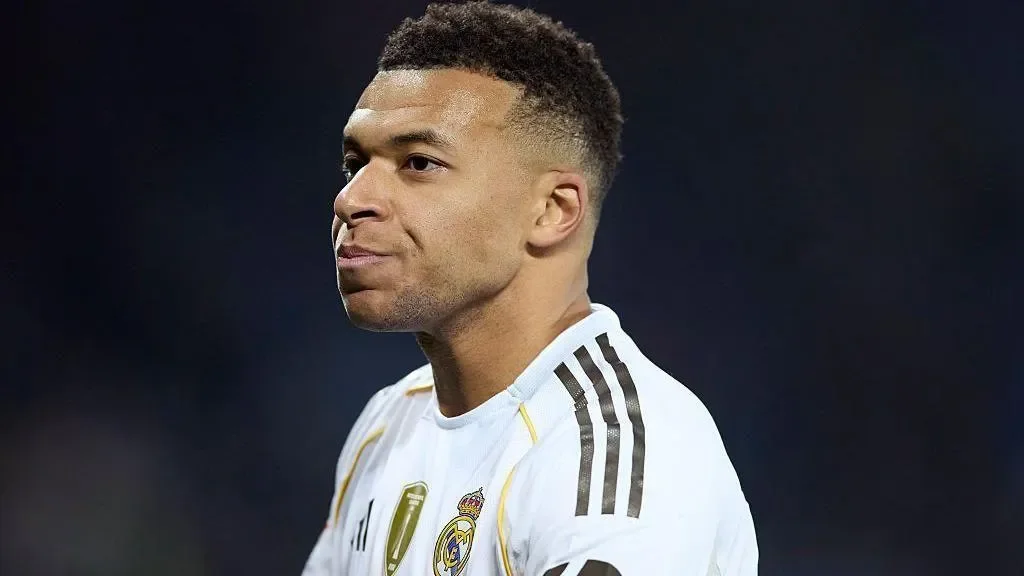 “Sei un fottuto razzista”: scoppia la bufera in Champions League, le reazioni