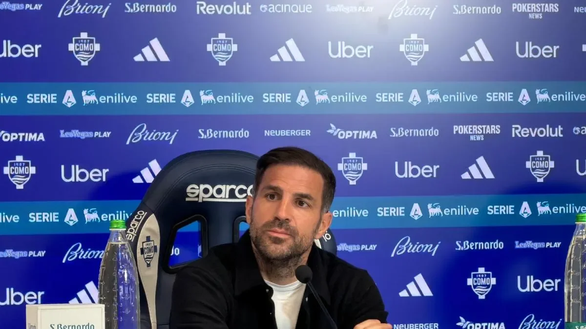 La lezione di Fabregas in diretta: “Se lo fa lui, perché non dobbiamo farlo noi...”
